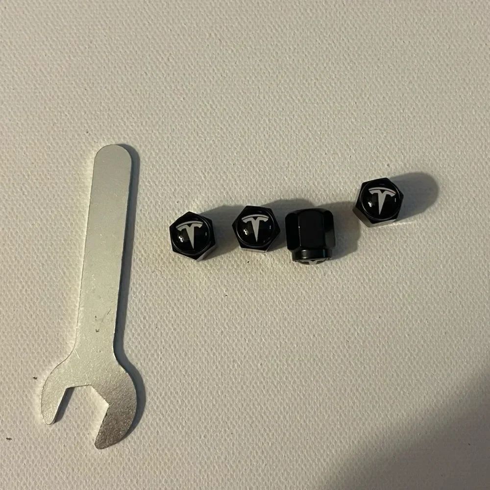Tesla valve Stem caps in Black set of 4 NWT